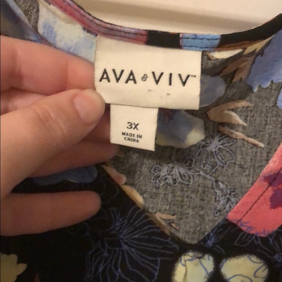 Floral blouse - Picture 3 of 3